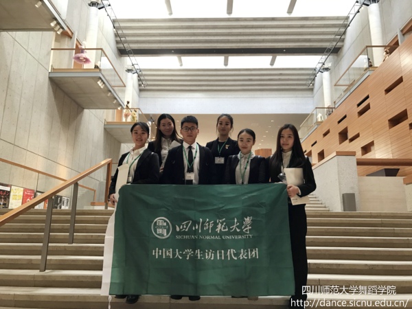 代表团国立剧院合影.jpg 代表团国立剧院合影.jpg