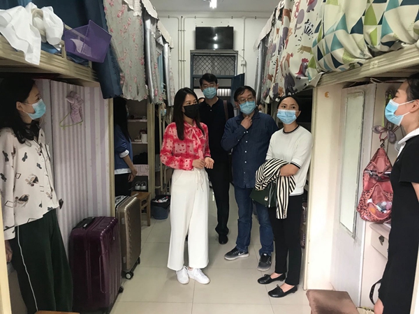 返校复课学院领导查寝1_副本.jpg